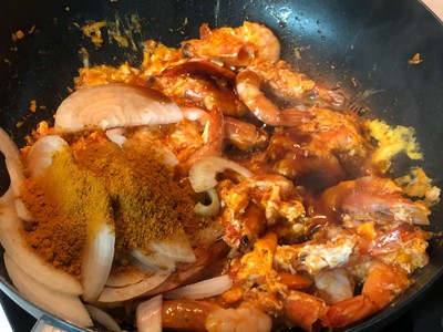 วิธีทำ กุ้งผัดผงกะหรี่ X2 วิธีทำ กุ้งผัดผงกะหรี่ X2