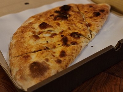 Pizza Chef (stuffed with Parma ham, black truffle, mascarpone)