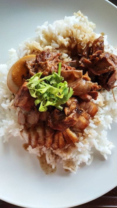 ข้าวขาหมูผสมหมูกรอบ