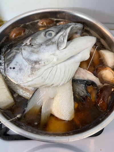 วิธีทำ หัวปลาแซลมอนต้มซีอิ้วสไตล์ญี่ปุ่น 