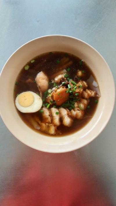 ก๋วยจั้บหมูกรอบ,ไก่ตุ๋น,ขาหมู เลือกเป็นเส้น บะหมี่เหลิอง หมี่ขาวหรือมาม่าได้