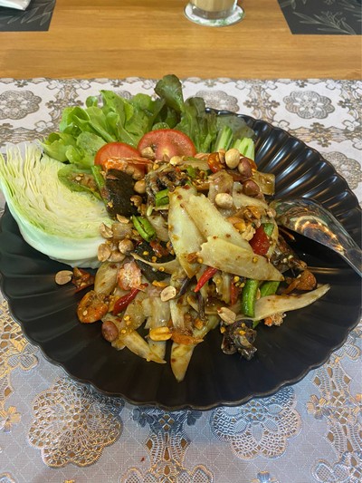 มาเดาว่า มีกะปิ หรือ ปลาร้า กัน