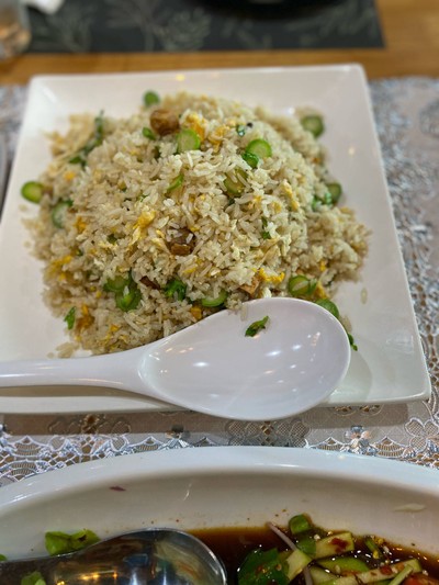 ข้าวผัดคะน้าปลากุเลา จานกลาง