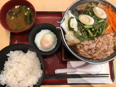 นาเบะสุกี้ยากี้หมู