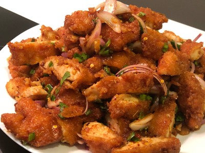 ยำไก่แซ่บ