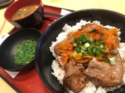 ข้าวหน้าหมูกิมจิ