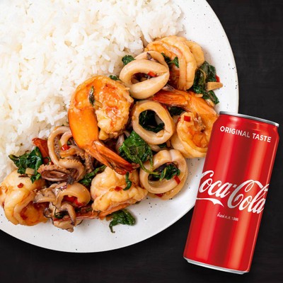 อร่อยซ่ากับโค้ก ข้าวราดผัดกะเพราทะเล