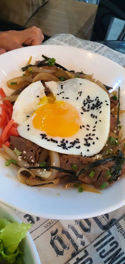 ข้าวหน้าเนื้อญี่ปุ่น