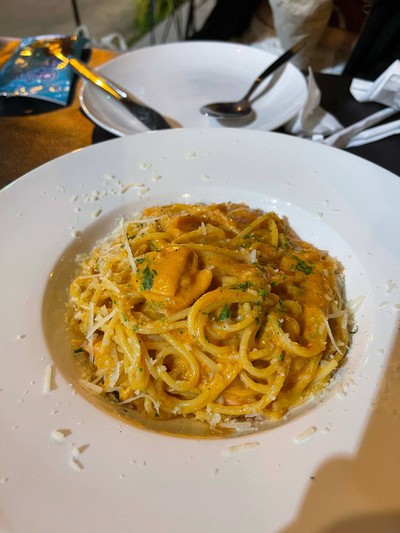 Spaghetti pink sauce salmon