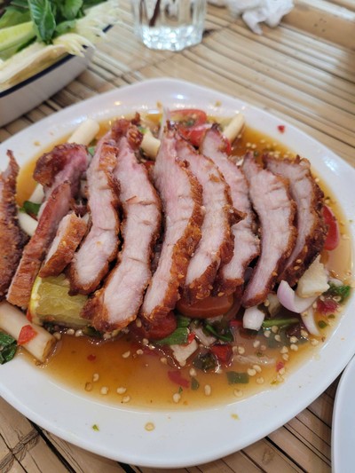 ยำคอหมูท้อง