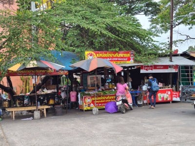 แม่หน่อยไก่ย่างกันทรารมย์ สถานีรถไฟกันทรารมย์