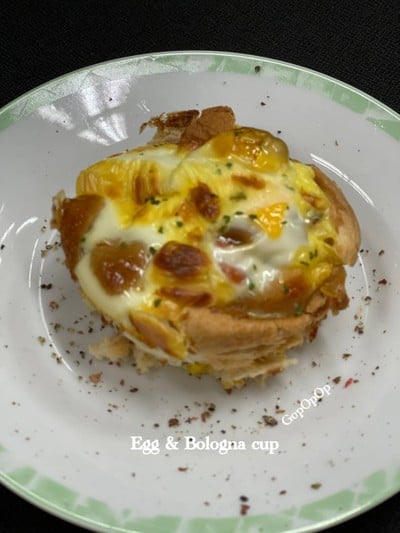 วิธีทำ Egg & Bologna cup ไข่กับบาโลนาในถ้วยขนมปัง วิธีทำ Egg & Bologna cup ไข่กับบาโลนาในถ้วยขนมปัง
