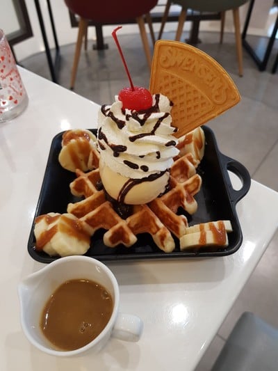 waffle sundae