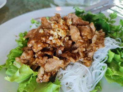 เส้นหมี่หมูกระเทียม