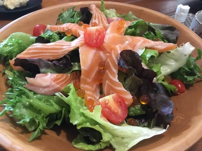 สลัดปลาแซลมอน