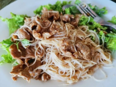 เส้นหมี่หมูกระเทียม