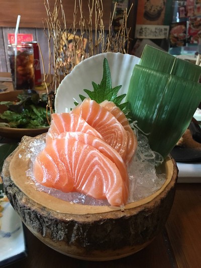 แซลมอนซาซิมิ