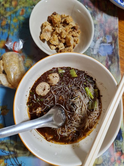 เส้นหมี่เนื้อน้ำตก