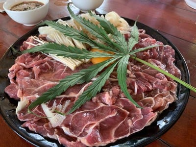 อาหาร หรือ เครื่องดื่ม