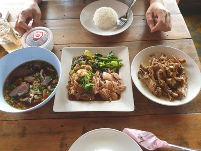 อาหาร หรือ เครื่องดื่ม