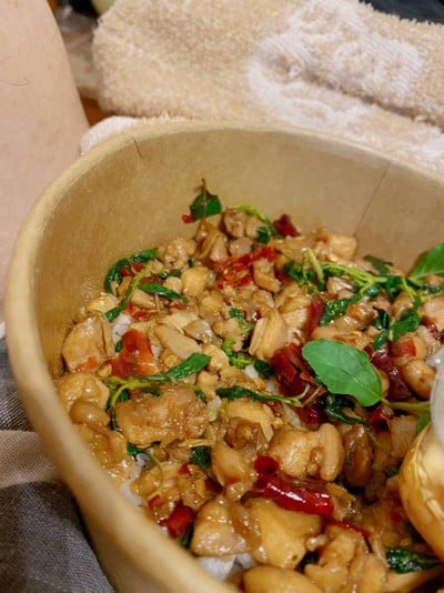 กะเพราไก่นุ่ม 