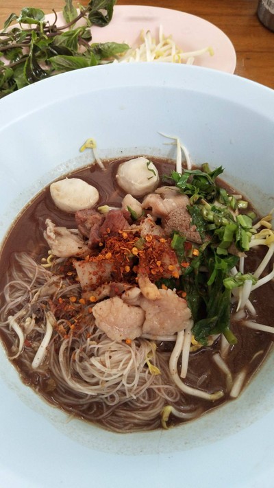 เส้นหมี่หมูทุกอย่าง