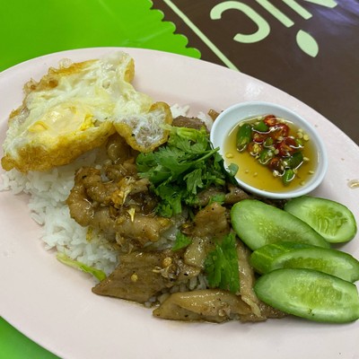 ข้าวหมูกระเทียม