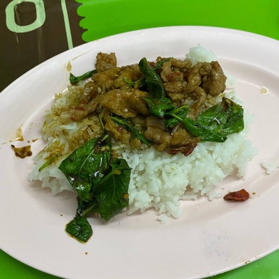 ข้าวกระเพราหมูนุ่ม