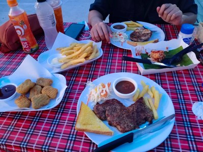 อาหาร หรือ เครื่องดื่ม