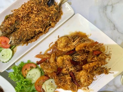 เมนูของร้าน J&T restaurant ระนอง