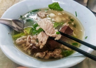 เล่าสี่ เกาเหลาเลือดหมู หมูทอด