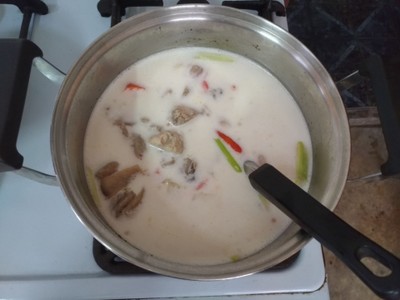 วิธีทำ ต้มข่าไก่แก่ วิธีทำ ต้มข่าไก่แก่