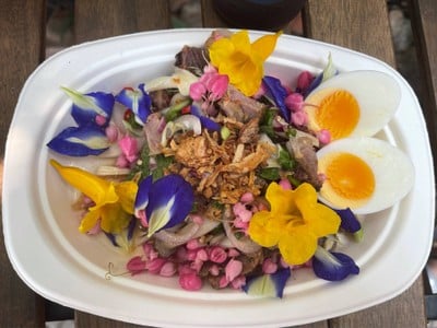 ยำคอหมูย่าง