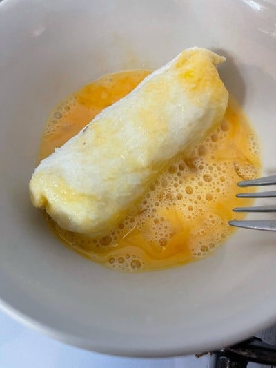 วิธีทำ ขนมปังชุบเกล็ดขนมปังทอดไส้ชีสห่อกล้วย 🍌 วิธีทำ ขนมปังชุบเกล็ดขนมปังทอดไส้ชีสห่อกล้วย 🍌