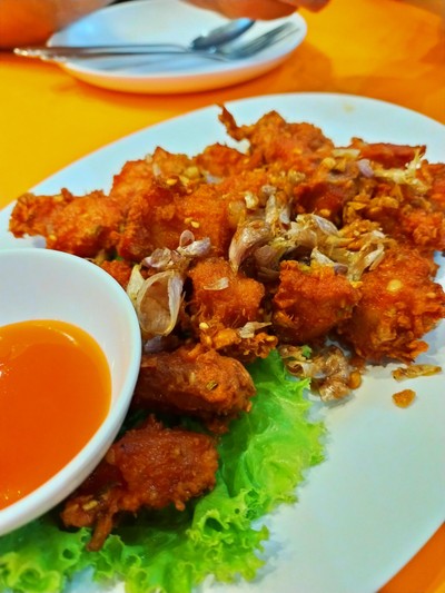 หมูทอดกระเทียมพริกไทย