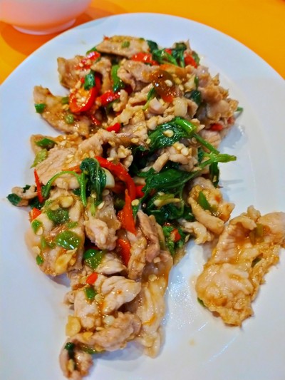ผัดกะเพราหมูชิ้น