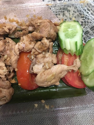 หมูกระเทียม