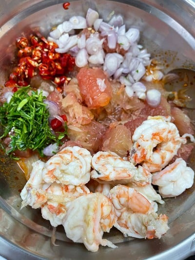 วิธีทำ ยำส้มโอกุ้งสด 🦐 วิธีทำ ยำส้มโอกุ้งสด 🦐