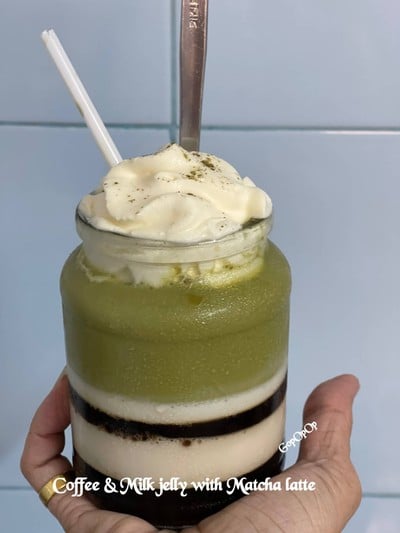 วิธีทำ Coffee & Milk Jelly With Matcha Latte วิธีทำ Coffee & Milk Jelly With Matcha Latte