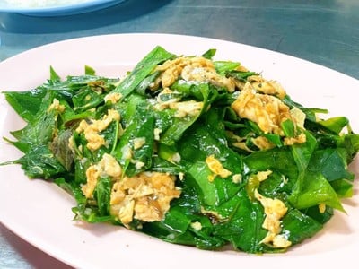 ใบเหลียงผัดไข่