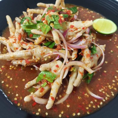 ยำตีนไก่