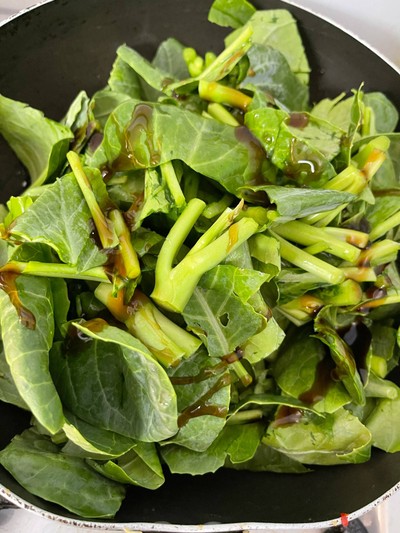 วิธีทำ คะน้าหมูกรอบ 