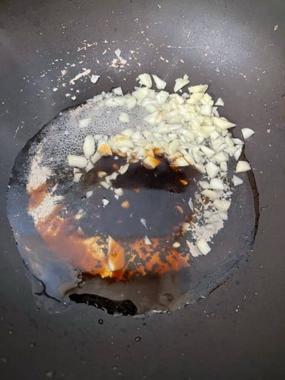 วิธีทำ คะน้าหมูกรอบ 