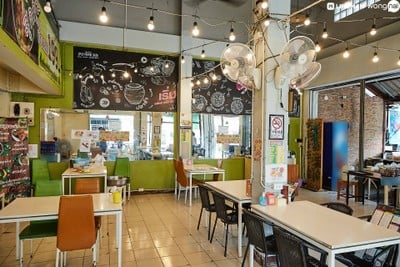 บรรยากาศ ส้มตำฟรุ้งฟริ้ง ซ.30กันยา (เปิด 24 ชั่วโมง)