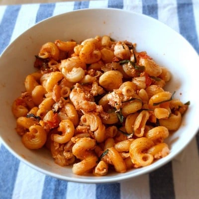 มักกะโรนีผัดไส้กรอกซอสมะเขือเทศ มักกะโรนีผัดไส้กรอกซอสมะเขือเทศ