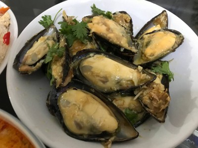 หอยแมลงภู่ผัดเนยกระเทียม