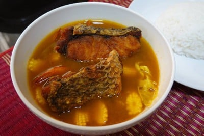 แกงส้มปลากระพงทอด