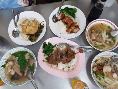 เมนูของร้าน ก๋วยจั๊บนายเอ็ก (Nai Ek Roll Noodle) เยาวราช (primary branch)