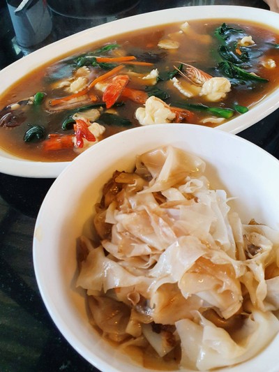 ราดหน้าทะเลไฮโซ (เล็ก)