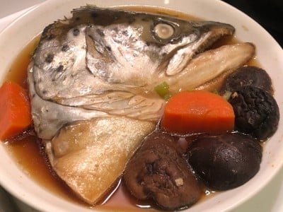 หัวปลาแซลมอนต้มซีอิ้ว